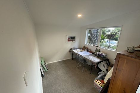Photo of property in 60 Kauri Point Road, Laingholm, Auckland, 0604