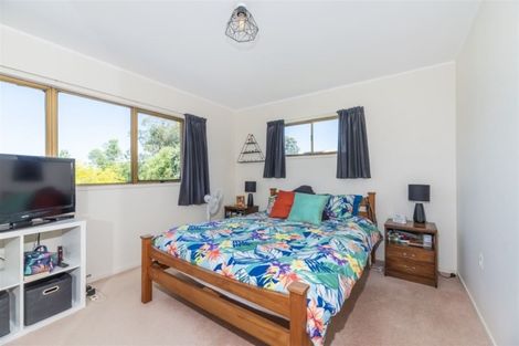 Photo of property in 9 Rosecamp Road, Beach Haven, Auckland, 0626