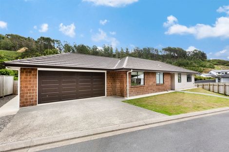 Photo of property in 8 Hull Place, Whitby, Porirua, 5024