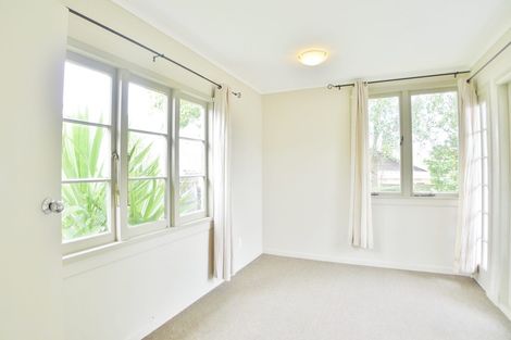 Photo of property in 127 View Road, Sunnyvale, Auckland, 0612