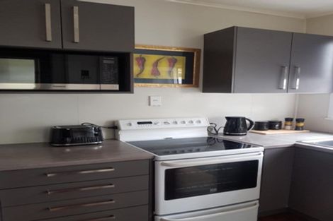 Photo of property in 7 Messenger Terrace, Oakura, 4314