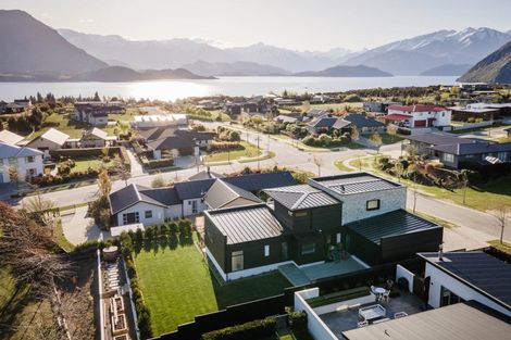 Photo of property in 34 Minaret Ridge, Wanaka, 9305