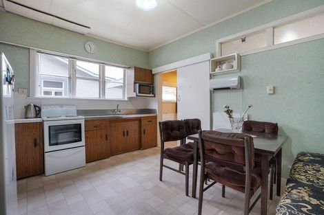 Photo of property in 112 Shamrock Street, Takaro, Palmerston North, 4412