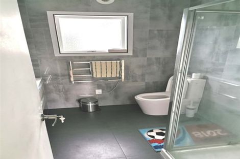 Photo of property in 685 Beach Road, Rothesay Bay, Auckland, 0630