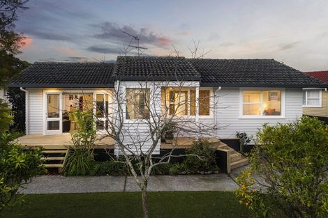 Photo of property in 45 Castleford Street, Green Bay, Auckland, 0604