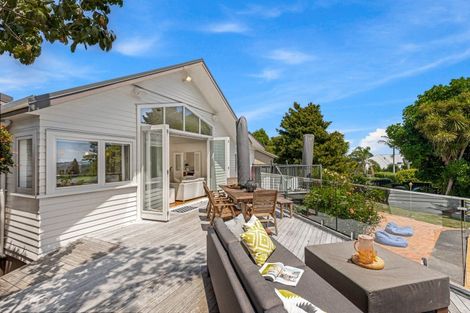 Photo of property in 10 Emily Lane, Greenhithe, Auckland, 0632