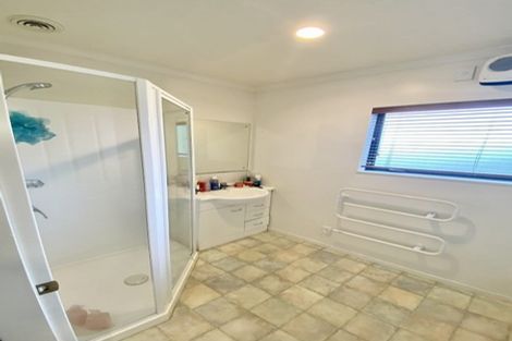 Photo of property in 5 Bishops Glen, Tawa, Wellington, 5028