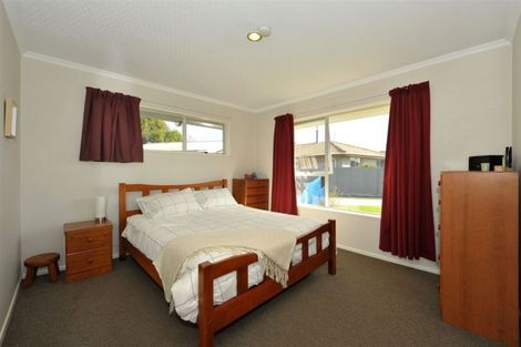 Photo of property in 15 Bidwell Place, Hillmorton, Christchurch, 8025