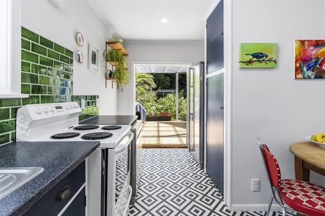 Photo of property in 65 Airlie Road, Plimmerton, Porirua, 5026