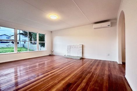 Photo of property in 15 Farnborough Crescent, Mangere, Auckland, 2022