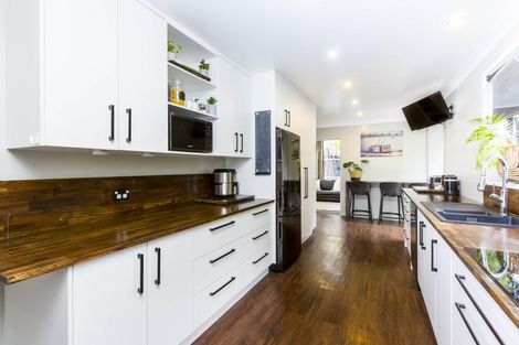 Photo of property in 21 Barton Road, Heretaunga, Upper Hutt, 5018