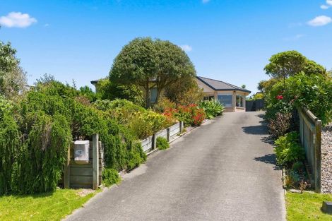 Photo of property in 10 Barrett Drive, Waikanae Beach, Waikanae, 5036
