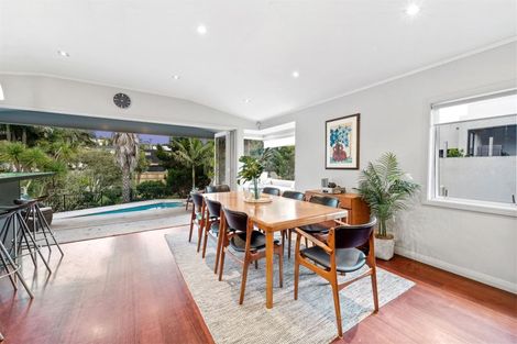 Photo of property in 13 Sandown Road, Rothesay Bay, Auckland, 0630