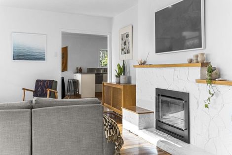 Photo of property in 37 Mcfarlane Street, Oakura, 4314