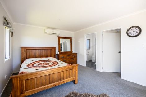 Photo of property in 74 Fernbrook Drive, Hurworth, New Plymouth, 4310