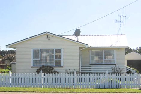 Photo of property in 21 Seabury Avenue, Foxton Beach, Foxton, 4815