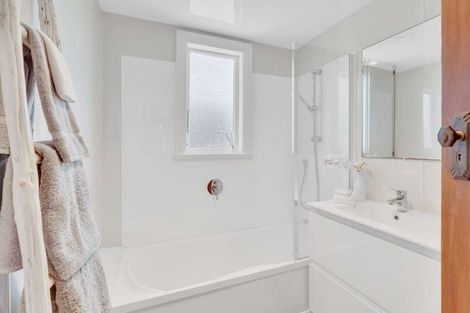 Photo of property in 38 Miro Street, Takaro, Palmerston North, 4410