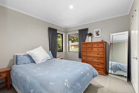 Photo of property in 15 Aragon Grove, Kingsley Heights, Upper Hutt, 5018