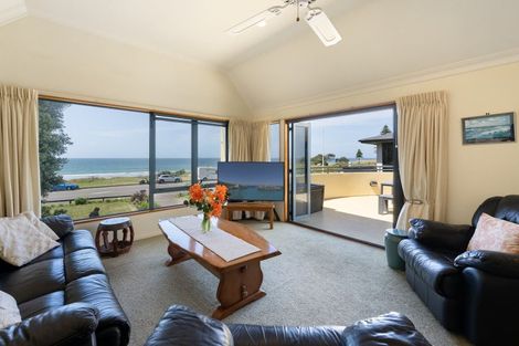 Photo of property in 190 Marine Parade, Mount Maunganui, 3116