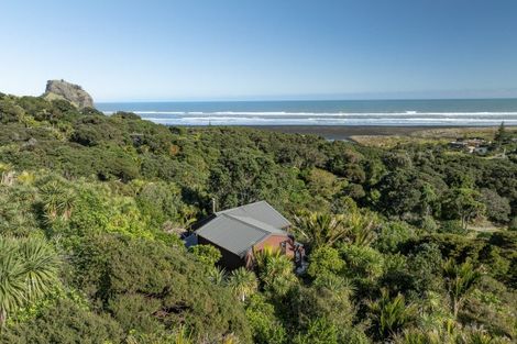 Photo of property in 101b Garden Road, Piha, New Lynn, 0772