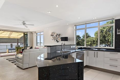 Photo of property in The Sands Apartments, 18/47 The Strand, Takapuna, Auckland, 0622