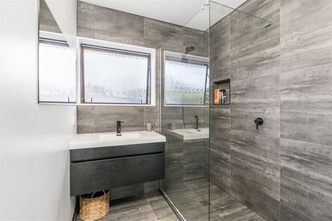 Photo of property in 2/99 Riverside Road, Orewa, 0931