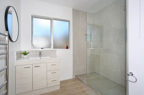 Photo of property in 125a Ennis Avenue, Pakuranga Heights, Auckland, 2010