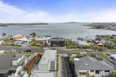 Photo of property in 38 Takutai Avenue, Bucklands Beach, Auckland, 2012