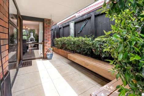 Photo of property in 6 Citation Way, Botany Downs, Auckland, 2010