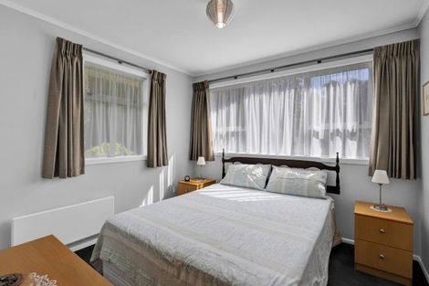 Photo of property in 42 Seaview Road, Marfell, New Plymouth, 4310