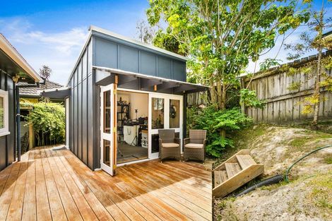 Photo of property in 96 Godley Road, Green Bay, Auckland, 0604