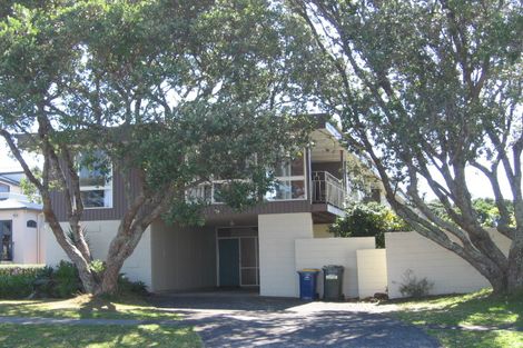 Photo of property in 3/30 Castor Bay Road, Castor Bay, Auckland, 0620