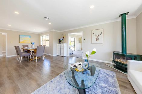 Photo of property in 2 Emyvalie Place, Dannemora, Auckland, 2016