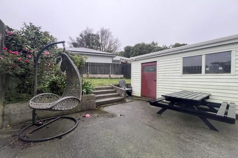 Photo of property in 7b Ladbrooke Drive, Newlands, Wellington, 6037