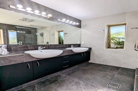 Photo of property in 32 Roy Maloney Drive, Henderson, Auckland, 0612