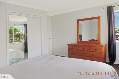 Photo of property in 6 Solea Road, Sunnyvale, Auckland, 0612