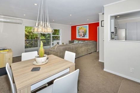 Photo of property in 1/649 Beach Road, Rothesay Bay, Auckland, 0630