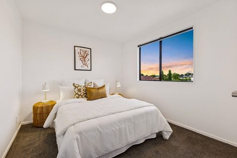 Photo of property in 2/4 Myna Place, Weymouth, Auckland, 2103