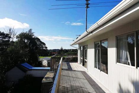 Photo of property in 31 Valley View Road, Glenfield, Auckland, 0629