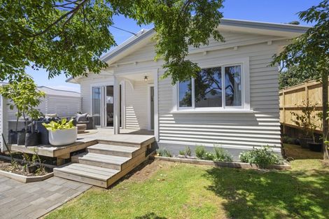 Photo of property in 22 Ngaio Street, Strandon, New Plymouth, 4312