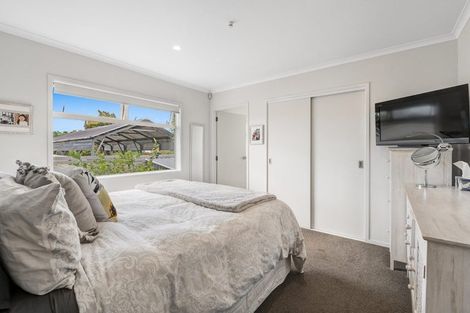 Photo of property in 8 Waitaha Close, Orewa, 0931