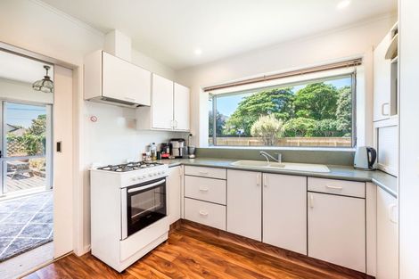 Photo of property in 2 Leybourne Avenue, Waikanae, 5036