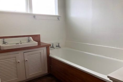 Photo of property in 4 Bevyn Street, Castor Bay, Auckland, 0620