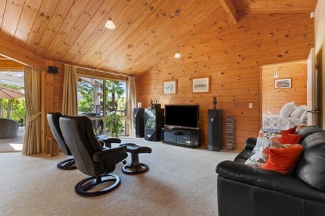 Photo of property in 136 Oraha Road, Kumeu, 0892