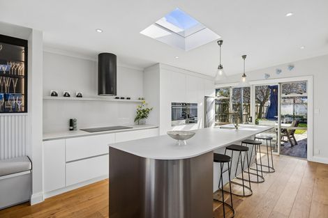 Photo of property in 17 Sandringham Street, Saint Clair, Dunedin, 9012