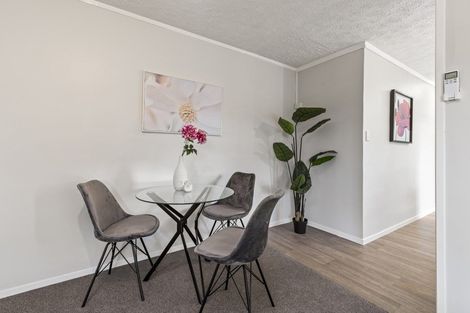 Photo of property in 2/2 Roslyn Road, Mount Wellington, Auckland, 1060