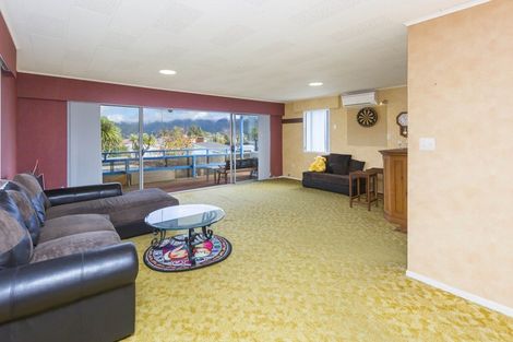 Photo of property in 53 Hillside Drive, Maoribank, Upper Hutt, 5018