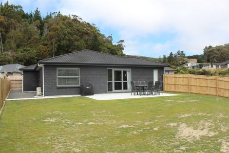 Photo of property in 2 Hull Place, Whitby, Porirua, 5024