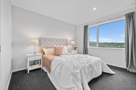Photo of property in 13e York Crescent, Westown, New Plymouth, 4310