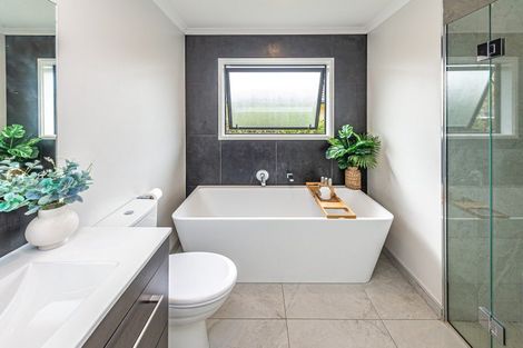 Photo of property in 13 Magnolia Crescent, Tawhero, Whanganui, 4501